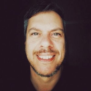 Adão Cândido, 47 anos, é dirigente do PPS e busca apoio na área cultural de Brasília.