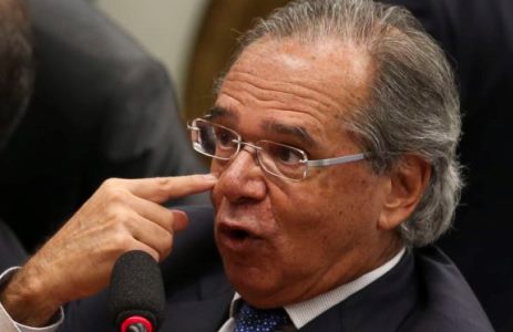 Guedes não disse quem vai pagar os aposentados atuais se o sistema público for exitinto como ele propõe