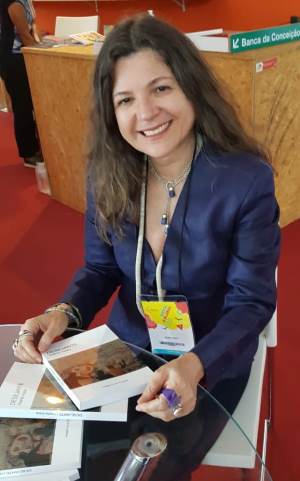 Maria Maia lança seu novo livro "Quase Toda Poesia", dia 20/11, no Beirute da 109 Sul, a partir das 18h. Agende!