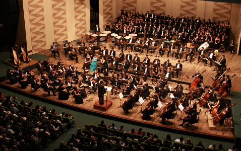 OSTNCS: Concerto da Paz regido pelo maestro Claudio Cohen