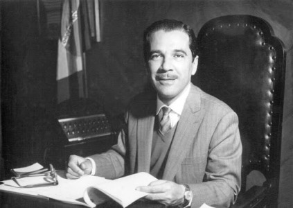 Luiz Martins: “Mesmo sem ter um perfil de educador ou de um intelectual, Ney Braga (1917-2000) foi um bom gestor do MEC. Mesmo servindo a um governo ditatorial (Geisel), seu ministério foi um oásis de boa convivência com o meio estudantil e com a área da Cultura”.