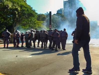 Anna Koretta: “Vocês não podem crer que vão enfrentar militares, meganhas e milicianos com estilingues, bodoques e sebo nas canelas-para-quê-te-quero. Não ajudem a sinistrose a sufocar ainda mais o povo desamparado e, pior, nossos anciãos”.