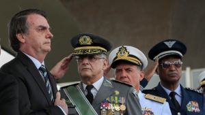 Os militares se consideram o quarto poder e, às vezes, o “poder moderador” para legitimar e justificar as intervenções políticas