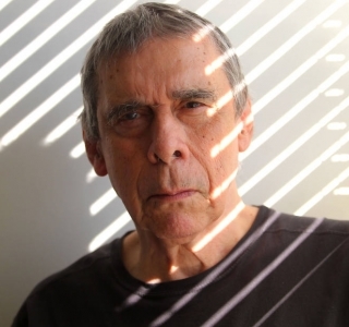 Este conto foi inspirado pela Folha de S. Paulo, que trocou o retrato do olavista Sérgio Sant'Ana pelo retrato do contista Sérgio Sant'Anna, falecido em maio passado. (Foto: Estadão).