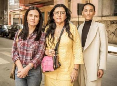 Alexandre Ribondi: "Na trama da novela há uma mãe (Regina Casé - na foto) que, depois de ter matado o marido abusivo, foge com sua penca de filhos para o Rio de Janeiro, onde trabalha como doméstica."