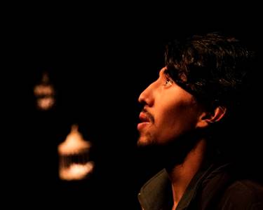 A montagem de El Coleccionador de Pájaros, que tem no palco o ator Jorge Barón, sob a direção de Alexandre Ribondi, ganhar Bolívia o Premio Nacional de Teatro Peter Travesi Canedo, que, após 28 anos de existência, se tornou um dos prêmios mais importantes do país. (Foto: Andrés Mamani)
