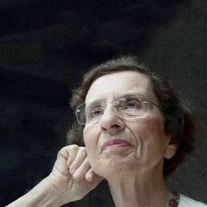 Anita Prestes: “Com o ministro da Educação que temos hoje [Abraham Weintraub], como vamos esperar o avanço cultural? Todo o conjunto é contra a ciência, a cultura. É toda uma política de fazer as pessoas se alienarem. E daí para pior”.