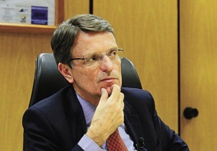 Hélio Doyle: "A formação de uma frente ampla democrática é essencial para destituir Bolsonaro. A frente popular é essencial para a esquerda se reerguer, exercer seu papel político e disputar com força as eleições de 2022".