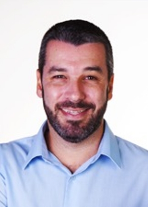 Igor Sardinha promete implantar tarifa zero no transporte urbano e moeda social em Macaé