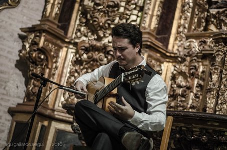 Andrés Hernández se apresenta acompanhado da cantora espanhola Encarna Anillo